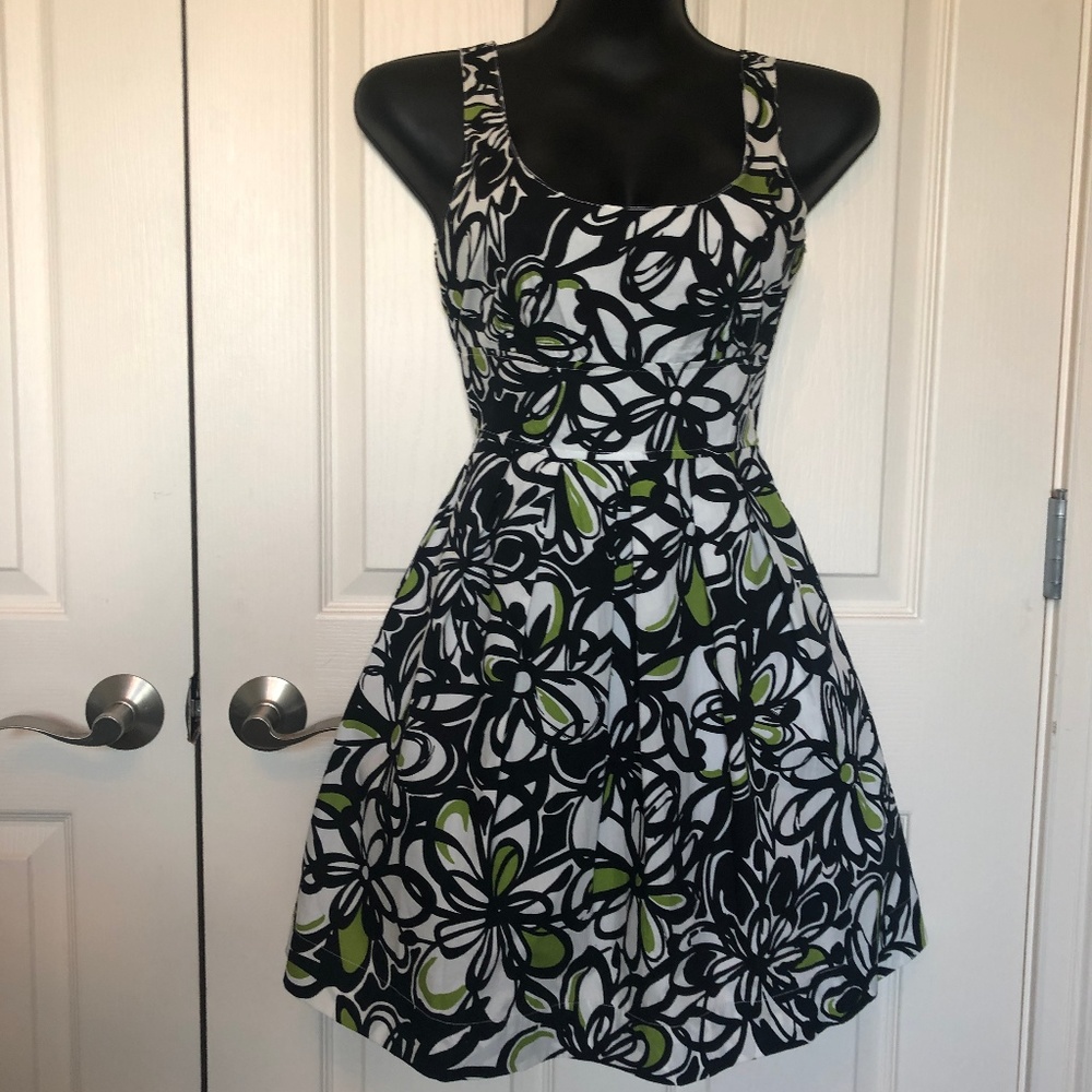 🌺3 for $25🌺 Snap - Size 7 - Cute Dress